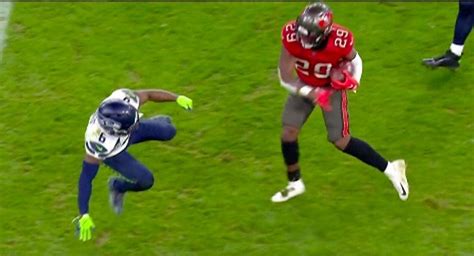 Buccaneers Rachaad White Tossed A Seahawks Db Nfl Fans Loved It