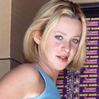 Paris Showers Babe Page Watch This Pornstar On FreeOnes