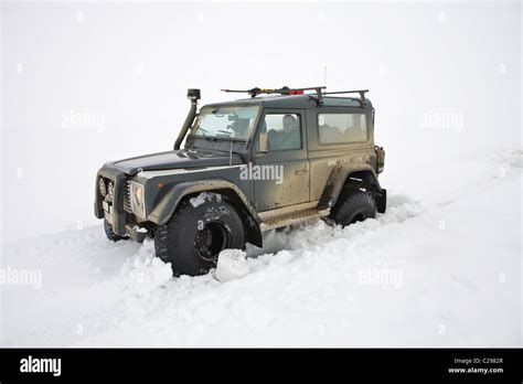 White Land Rover Defender Immagini E Fotografie Stock Ad Alta