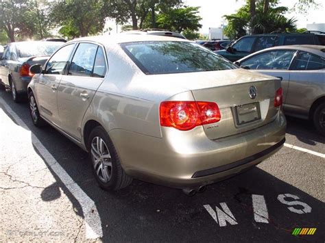 Wheat Beige Metallic Volkswagen Jetta Sedan Photo