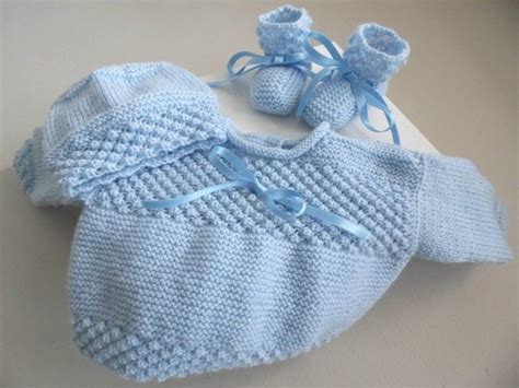 Brassière bébé avec bonnet et chaussons ensemble 1m tricoté main en