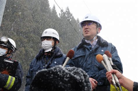 山形・鶴岡で土砂崩れ 10棟被害 住民2人救助 [写真特集1 10] 毎日新聞