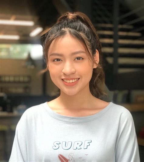 Hot girl trứng rán cần mỡ Trần Thanh Tâm lên tiếng xin lỗi trường ĐH nổi tiếng vì phát ngôn sốc