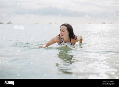 Beautiful Surfer Girl Bikini Surfboard Stockfotos Und Bilder Kaufen Alamy