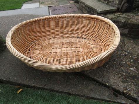 FreelyWheely: Large Wicker Dog Basket