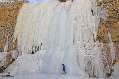 Absolutly Stunning Pics Of Frozen River Trek In Zanskar Valley - Gyawun