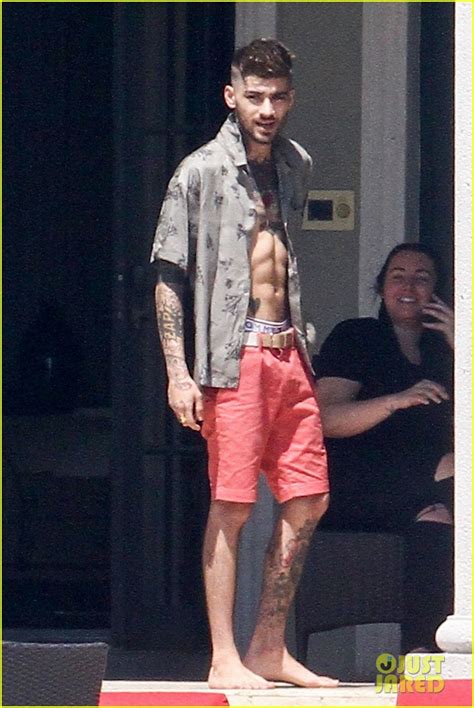 Zayn Malik Puts His Abs on Display Following News of Gigi Hadid Split ...