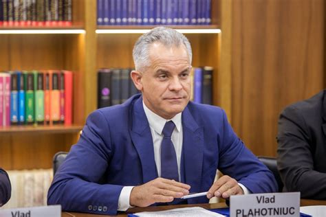 Vlad Plahotniuc şi familia sa au primit interdicţie de intrare în SUA