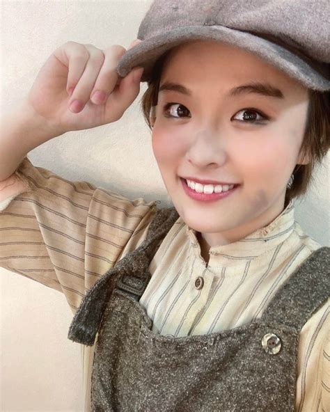 石川鈴菜さんのインスタグラム写真 石川鈴菜instagram「皆様、明けましておめでとうございます🎍 いつも石川鈴菜を応援して下さり