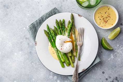 Recette Asperges Vertes Oeufs Mollets Et Sauce Hollandaise Marie Claire