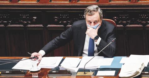 In Edicola Sul Fatto Quotidiano Del Ottobre Per Draghi Quota In