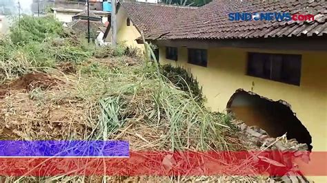 Tebing Setinggi Meter Longsor Rusak Sejumlah Ruang Di Sdn Campurejo