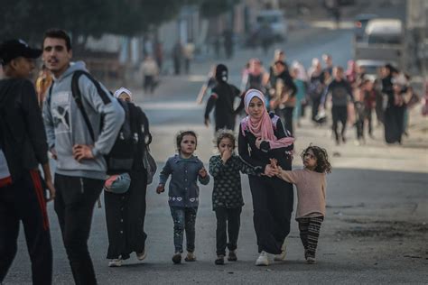 Krieg In Israel Mehr Als Pal Stinenser Auf Der Flucht