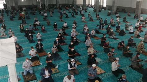 Afyonkarahisarın en büyük camisinde ilk namaz kılındı Son Dakika