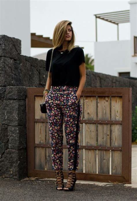 Como Combinar Pantalones Floreados Muy Trendy