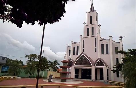 Homem Mata Mulher Golpes De Machado Dentro De Igreja Em Santa