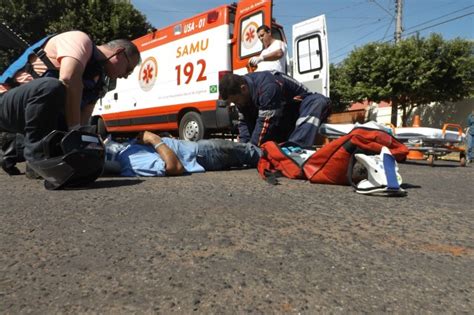 Motociclista Tem Joelho Fraturado Ap S Colis O Em Carro Cujo Motorista