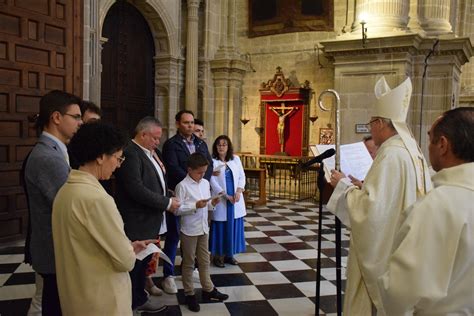 Cinco Candidatos Reciben Los Sacramentos De Iniciaci N Cristiana En La