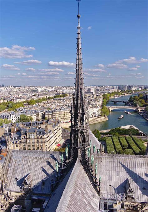 Notre Dame de Paris' spire - Wikimedia. - ArchiPanic