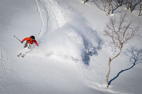 POWDER SNOW HOKKAIDO - Japanese skiing & snowboarding destinations.