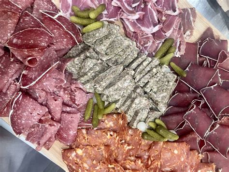 Vente de charcuterie corse française et italienne à Marseille