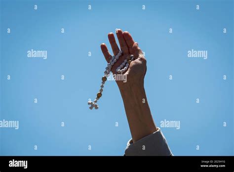 Nun praying with rosary hi-res stock photography and images - Alamy