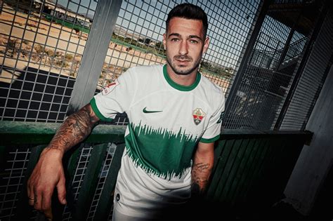 El Elche ficha tres jugadores en el último día del mercado - Elche 7TV