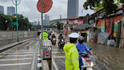 Jakarta Dikepung Banjir Sabtu Februari Pagi Sejumlah Ruas Jalan