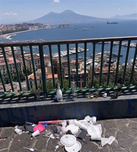 Napoli La Terrazza Panoramica Di Santantonio A Posillipo In Balia