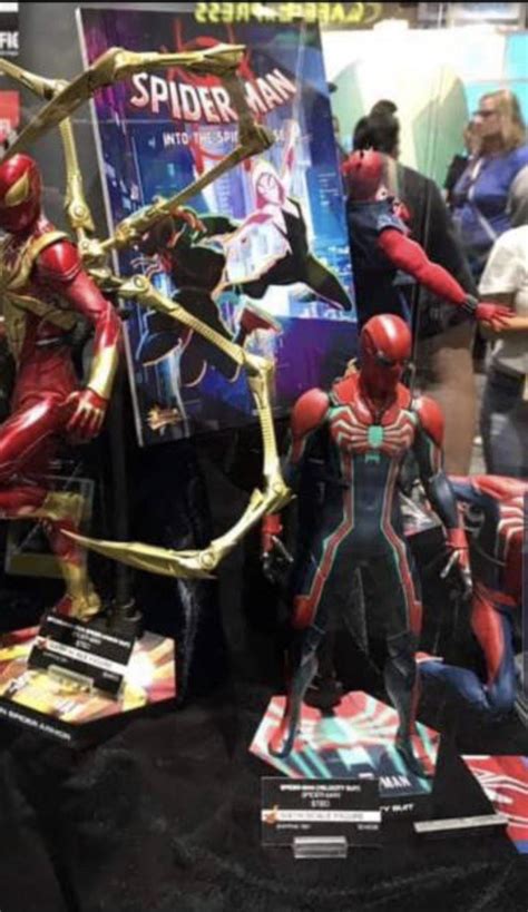 Better Look At The Hot Toys Into The Spiderverse Poster R Hottoys
