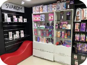 Comprando en un sex shop un recorrido por el paraíso del erotismo
