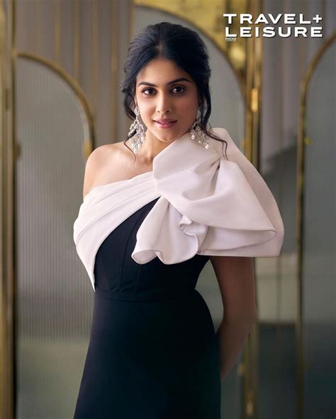 Actress Genelia Deshmukh Looks Pretty And Cute In This Poses