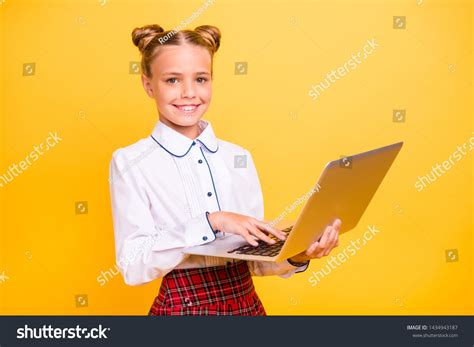 en la categoría Colegialas nude de fotos e imágenes de stock libres de regalías Shutterstock