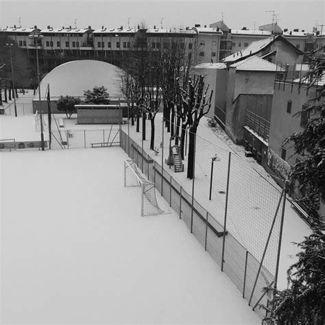 Milano Si Sveglia Sotto La Neve Mezzi Pubblici Regolari Disagi Per I