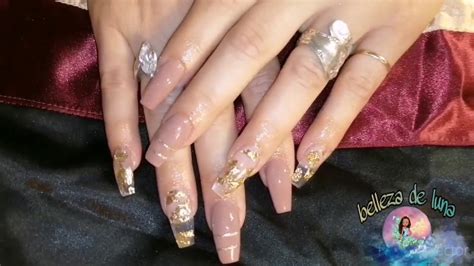 uñas acrílicas transparente con hojitas de oro y color nude YouTube