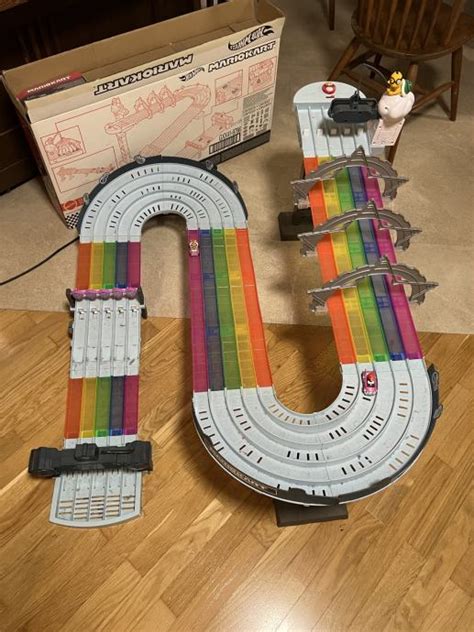 Hot Wheels GXX Mario Kart Rainbow Race Track