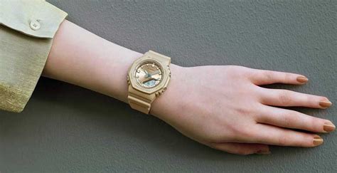 Cómo elegir accesorios para llevar un look nude