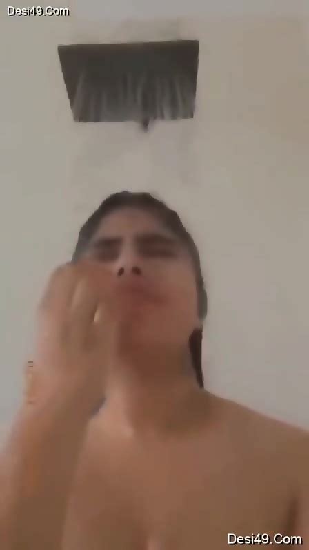 Indian Hot Chubby Girl Makes Nude Snaps