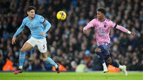 Manchester City no pudo sostener su ventaja e igualó ante Everton