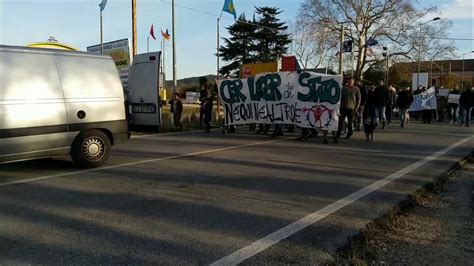 In Al Corteo Degli Anarchici Contro Il Cpr Di Gradisca Il Piccolo