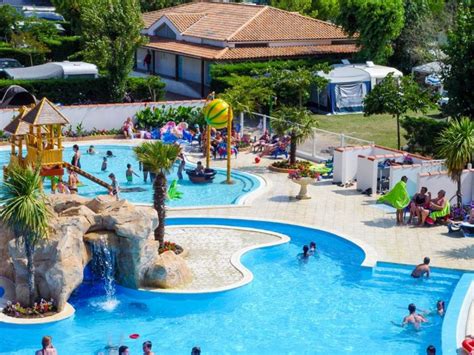 Camping La Tranche Sur Mer 23 Campings Et 162 Aux Alentours Toocamp