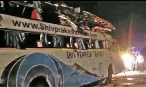 Mathura Three Die As Bus Collides With Divider On Yamuna Expressway