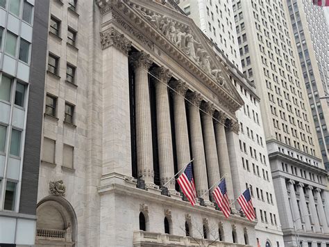 13 Best S&P 500 Stocks to Buy According to Wall Street Analysts