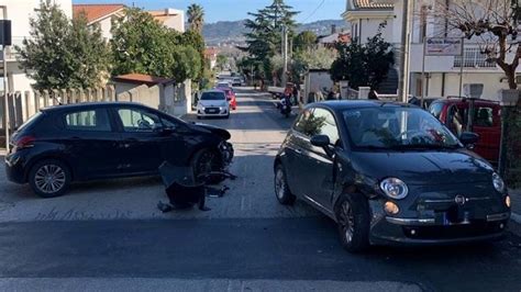 Incidente A Santa Teresa Di Spoltore Scontro Quasi Frontale Tra Due Auto