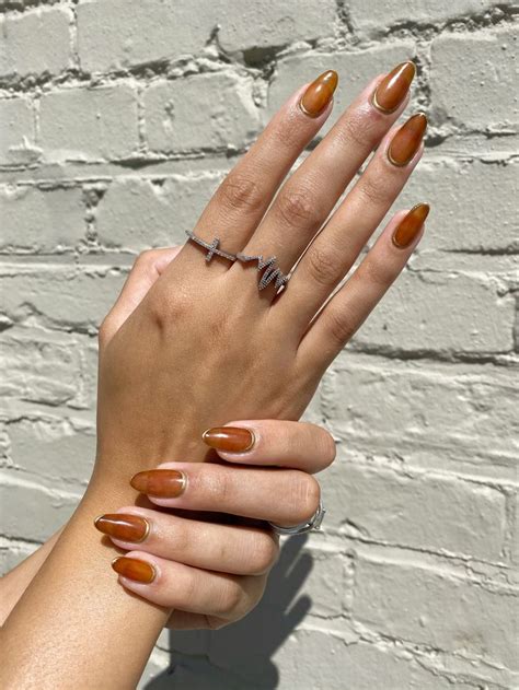 The Gold Rimmed Manicure You Re About To See Everywhere Chic Nail Art