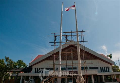 Pembangunan Tiang Bendera Aceh Disamping Bendera Merah Putih Foto 2