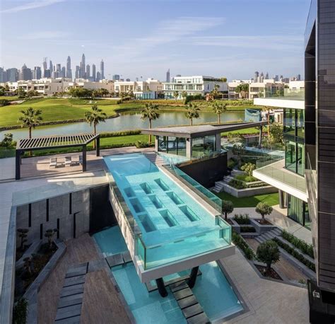 Impressive mansion Dubai FOR SALE - Slaylebrity