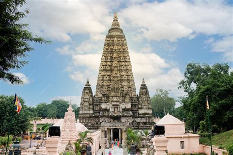 Premium Photo | Mahabodhi temple bodh gaya india buddha attained ...