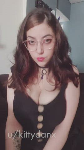 Big Tits Brunette Goth Huge Tits Scrolller