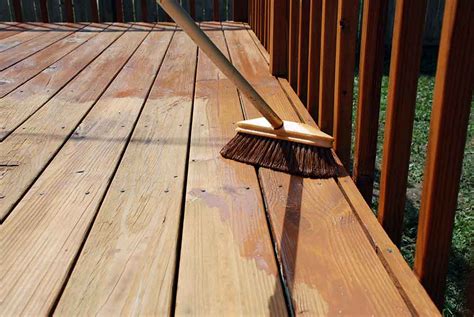 What Are The Best Applicators To Use For Deck Staining Deckstainpro